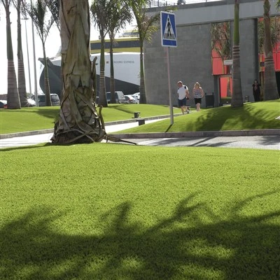 Gazon artificial în zonele publice ale parcului urban
